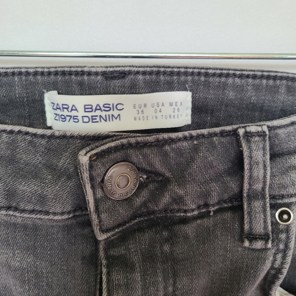 Zara Basic Z1975 Skinny Midrise Wildflower Crop Jeans Size 4 - Picture 8 of 8